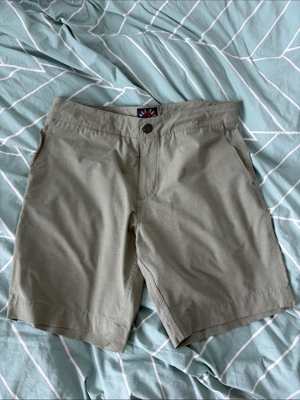 Faherty All day shorts trail Olive green size 32 used excellent condition
